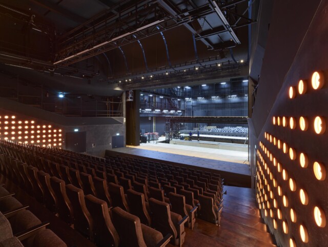 Bühne frei: Im Oktober 2021 konnte das Münchner Volkstheater nach pünktlicher Fertigstellung eröffnet werden.